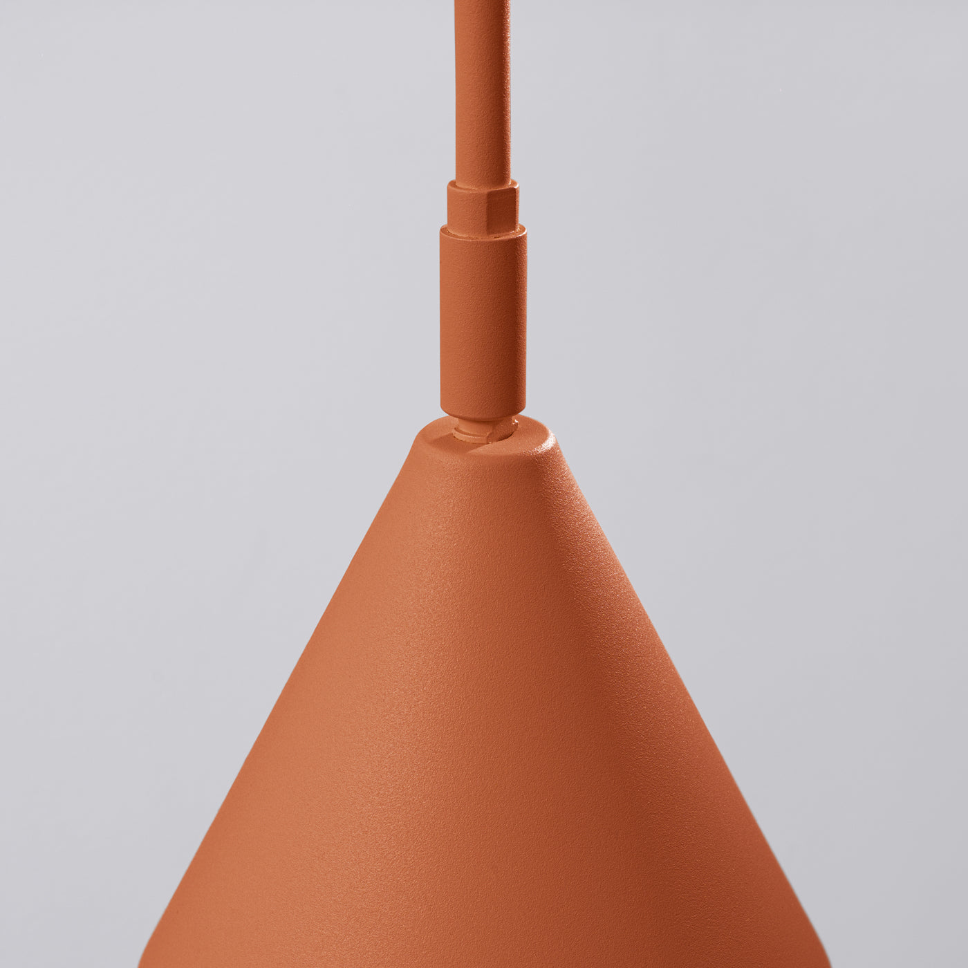 Glinto - Wandleuchte in Rotocker mit langem Stahlarm