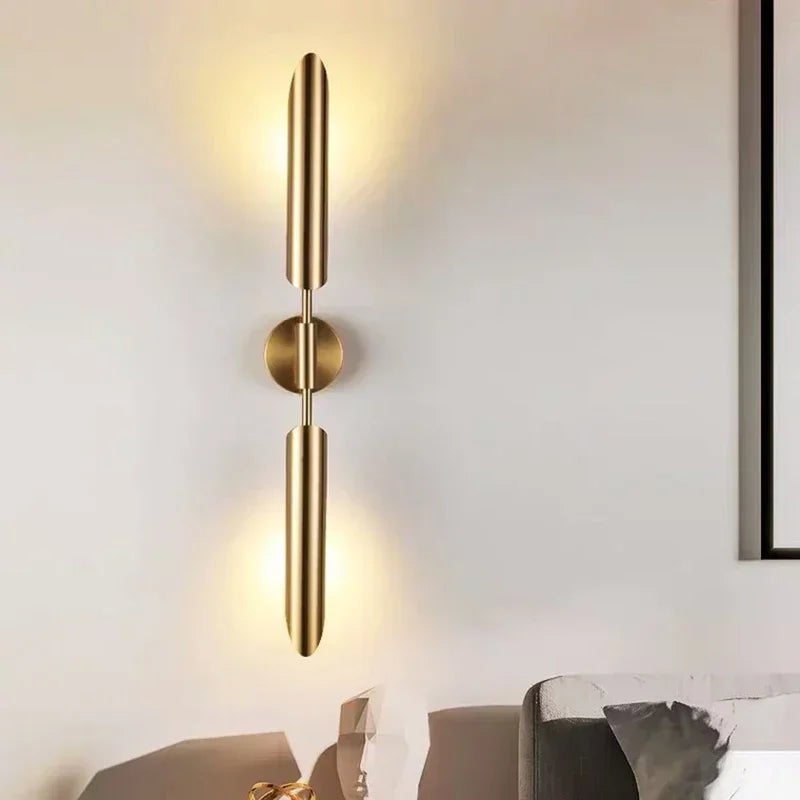 Lateralis - Goldene Wandleuchte mit klarem Glasschirm und