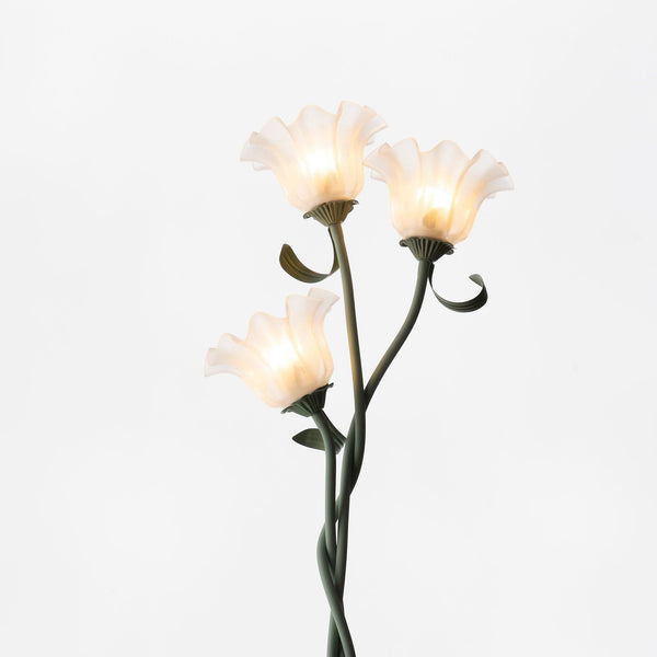 Calla“ - Stehleuchte Calla in Mattgrün mit weißen Blüten