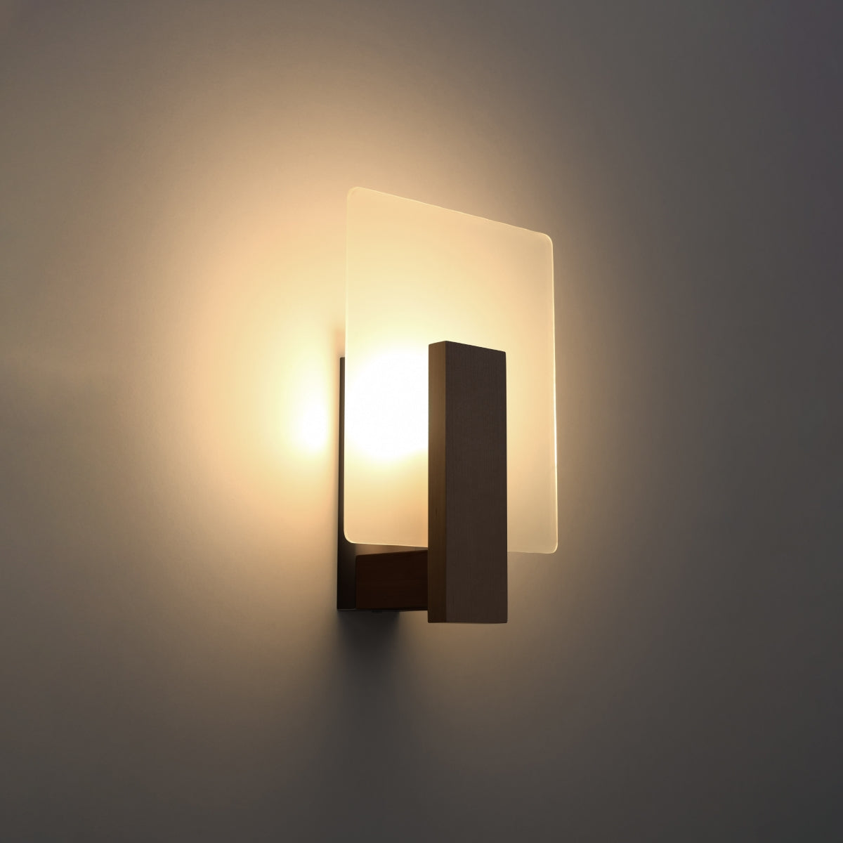 LAPPO - Wandleuchte aus Wenge-Holz