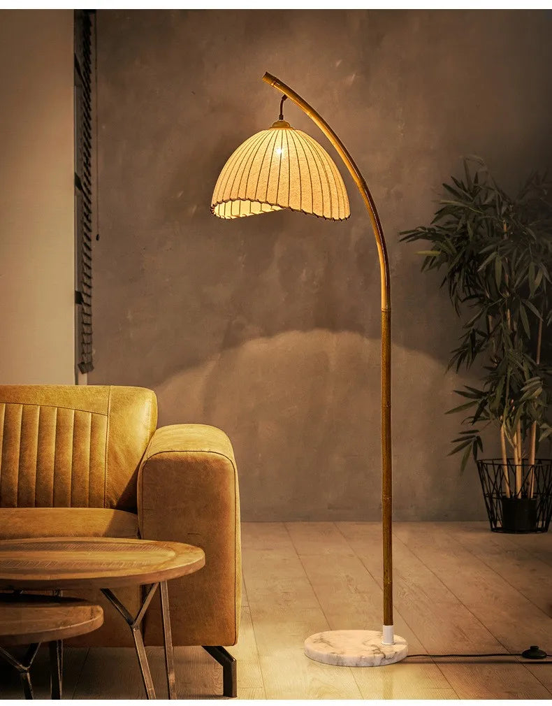 Taliara - Wabi-Sabi LED-Stehleuchte aus Bambus und Canvas