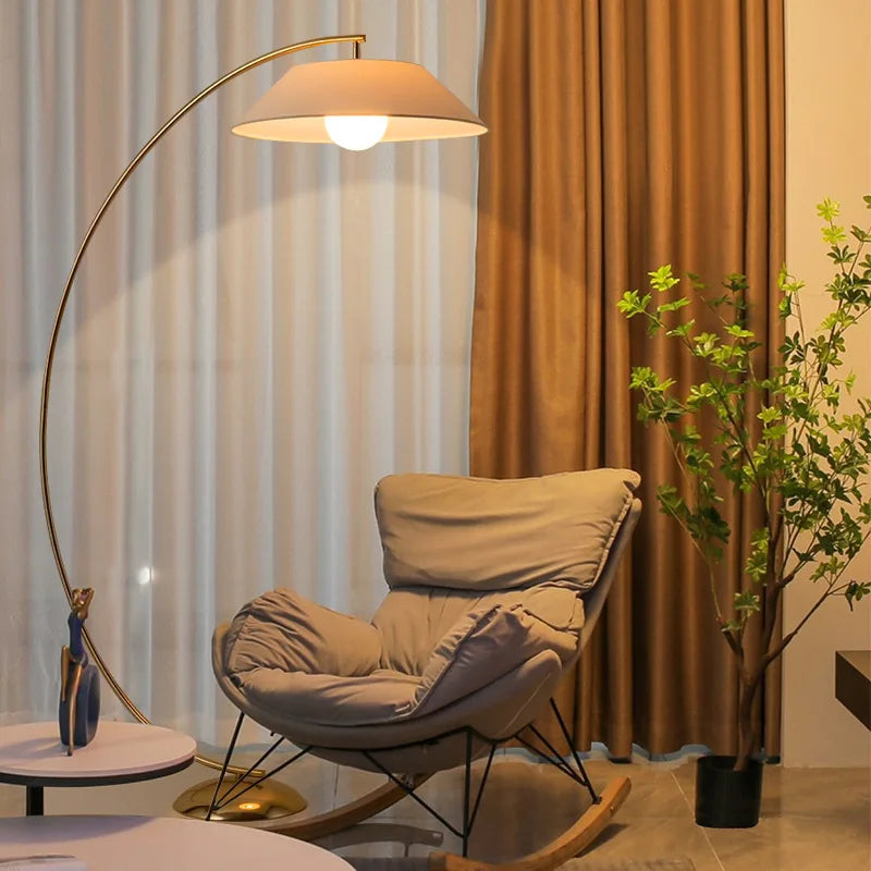Vertika - Designer-Stehleuchte aus Eisen mit Stoffschirm