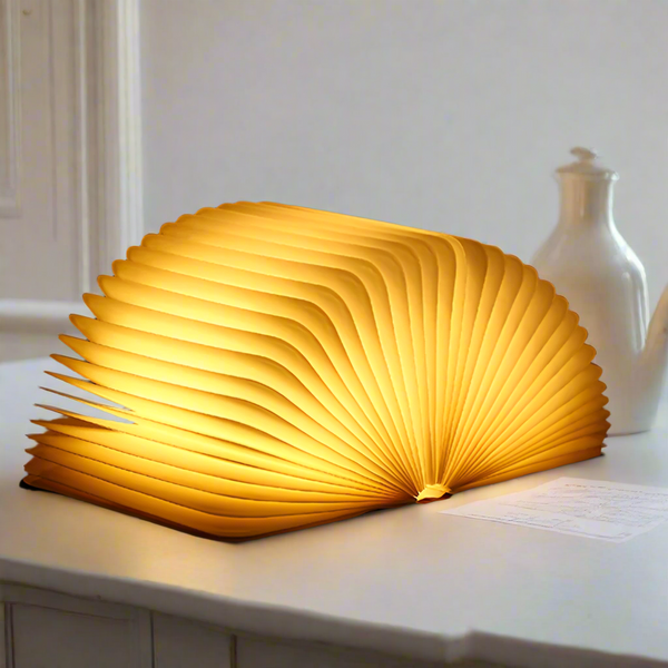 Verzauberte - Buchlampe – Magische Tischlampe für