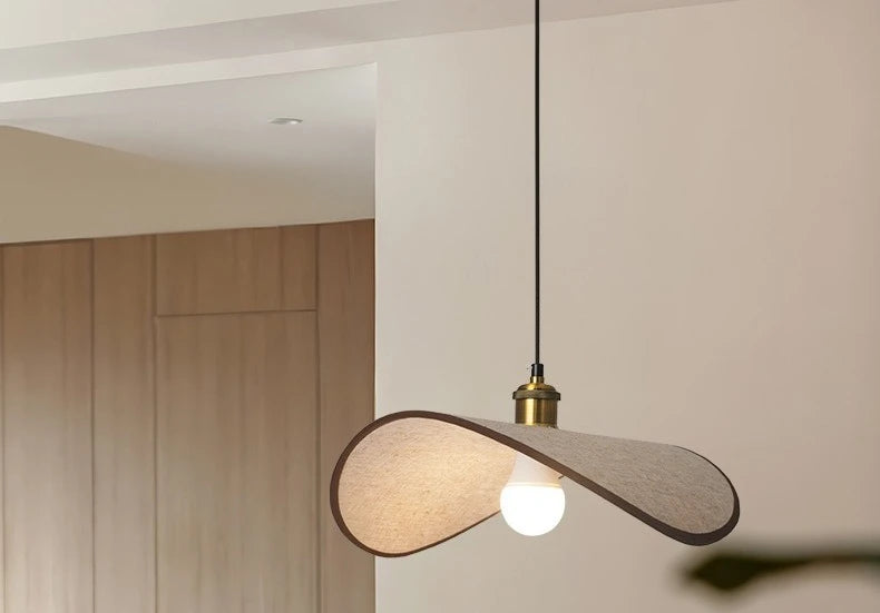 Solara - Wabi-Sabi-Strohhut-Hängeleuchte mit warmem Licht
