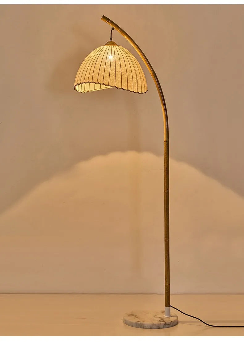 Taliara - Wabi-Sabi LED-Stehleuchte aus Bambus und Canvas