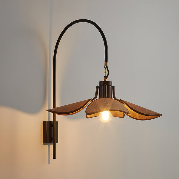 Petal - Wandleuchte Petal Bloom aus Metall, Holz und Leinen