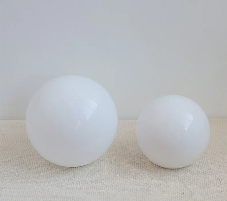 Mureto - Weiße LED-Wandleuchte in Glaskugelform