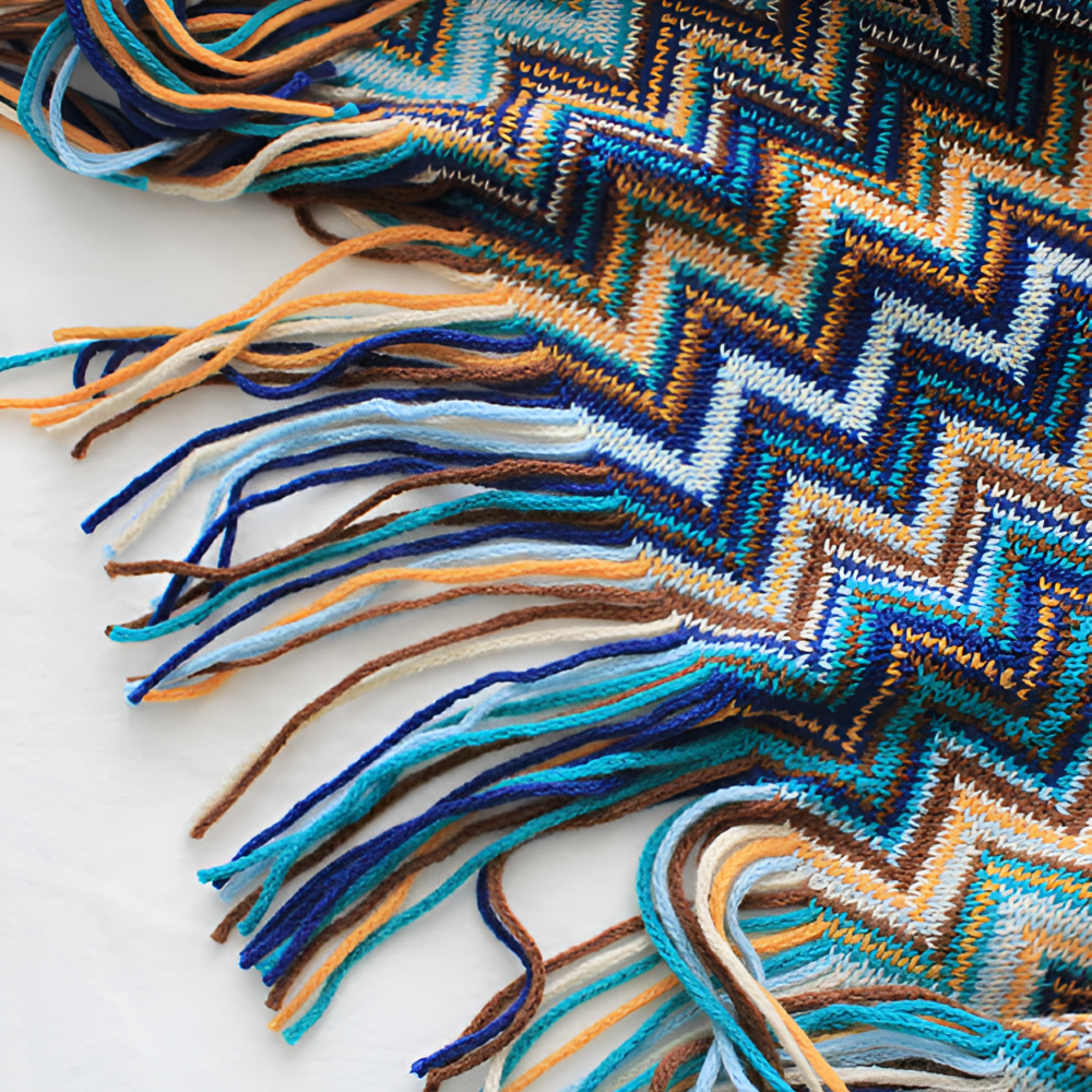 AcrylZag Plaid - Leichte Handgestrickte Boho Fleecedecke mit Quastendesign