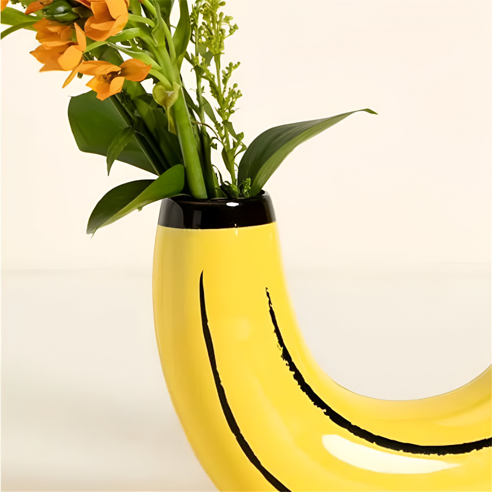Moderne, Bananenförmige dekorative Vase für stilvolle Wohnkultur