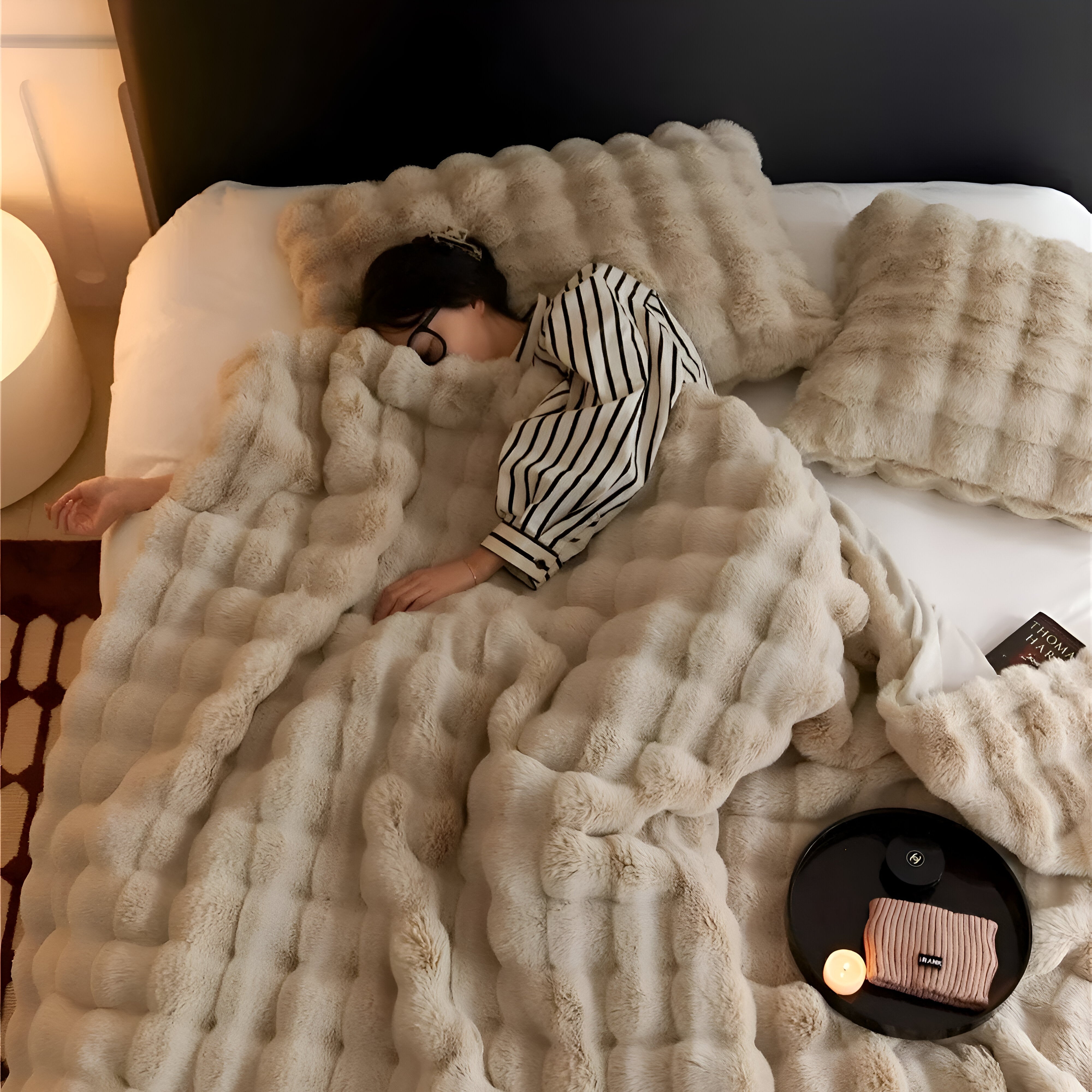 Karierte Kuscheldecke - super weich und kuschelig, der ultimative Entspannungsbegleiter.