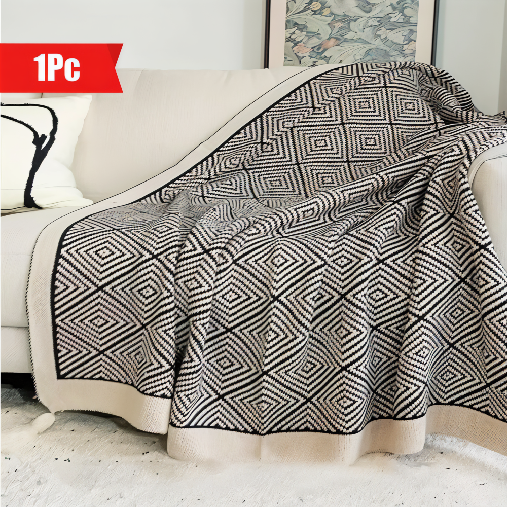 Schlafix - Schwarz-Weiße geometrische Fleece Decke aus