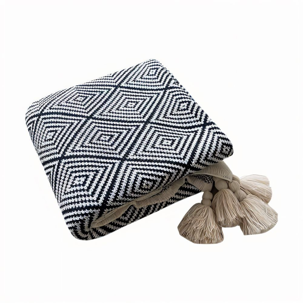 Schlafix - Schwarz-Weiße geometrische Fleece Decke aus