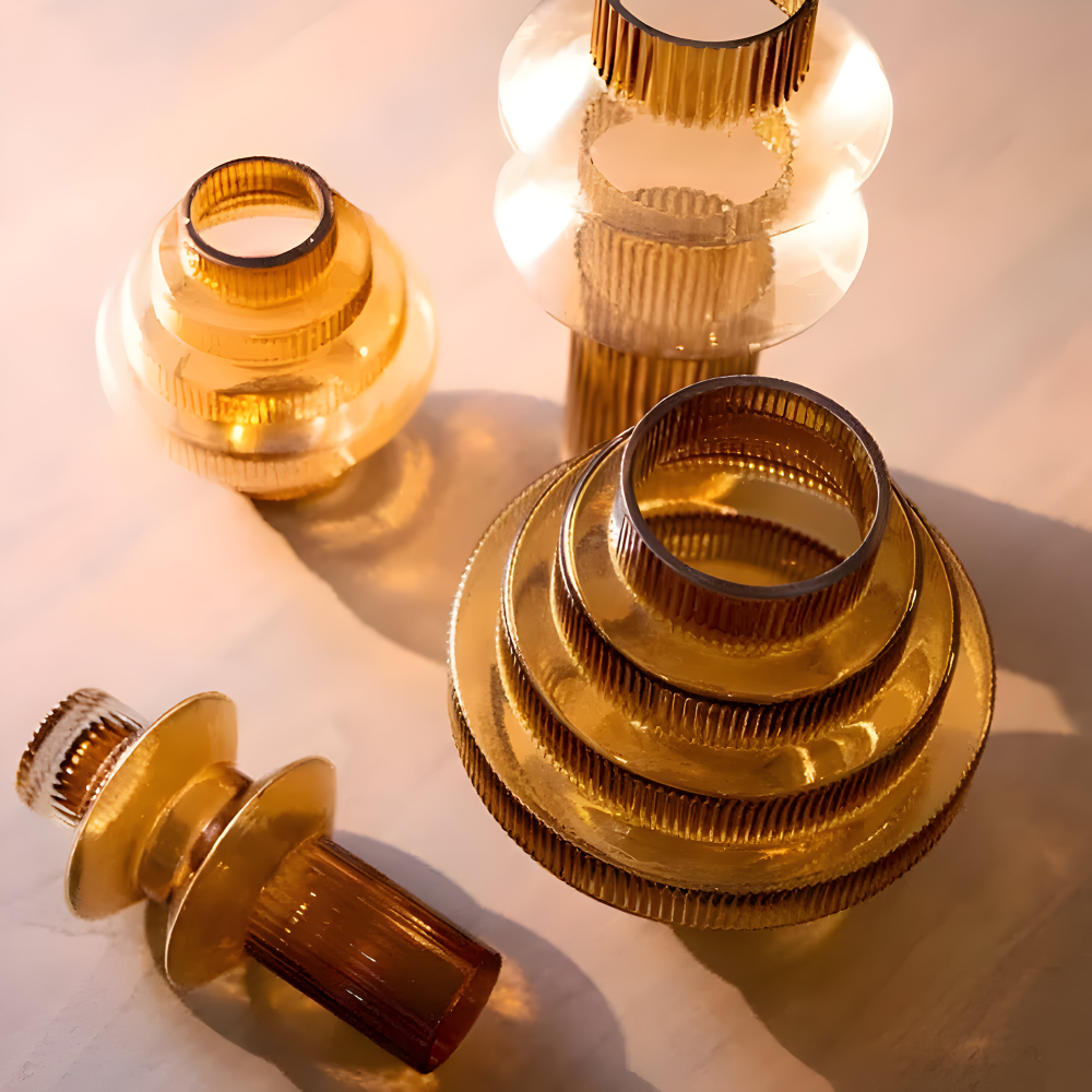 Elegante Amberglas-Vase - Zeitgenössisches Dekorationsstück für stilvolle Wohnräume