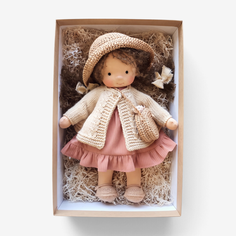 TaleSprout - Handgefertigte Waldorf-Puppe aus Weichen Naturmaterialien