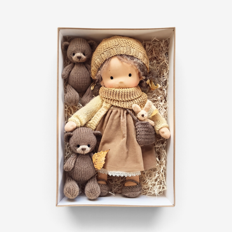 TaleSprout - Handgefertigte Waldorf-Puppe aus Weichen Naturmaterialien