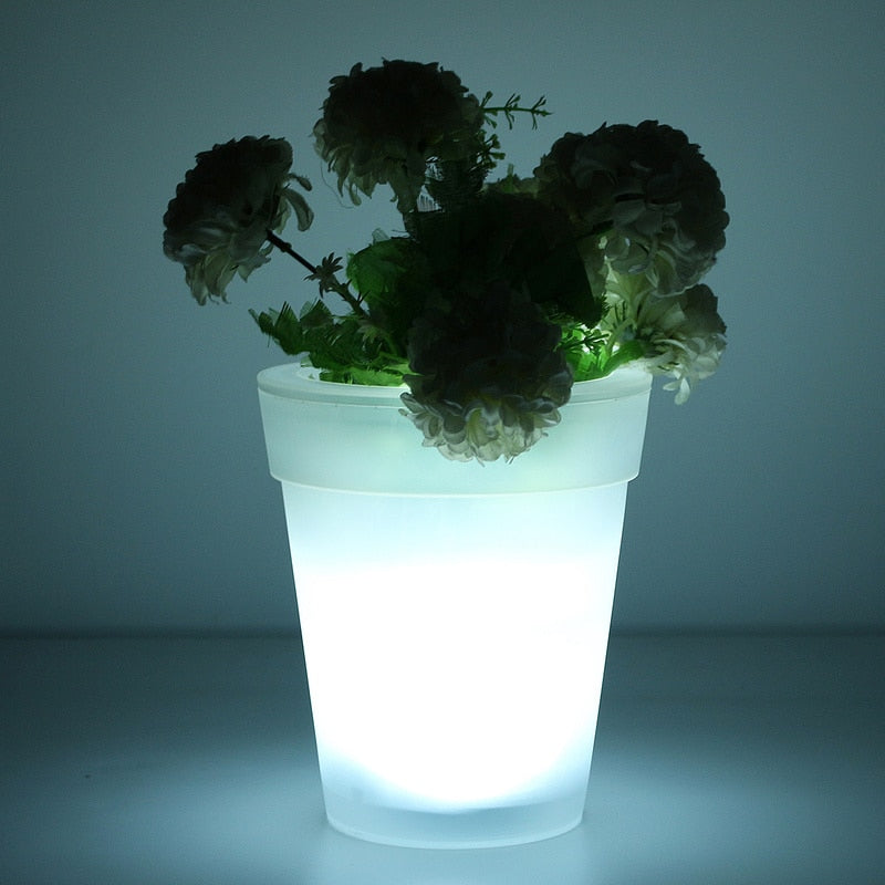 Stela - Solar Pflanzenhalter mit LED-Beleuchtung für Innen &