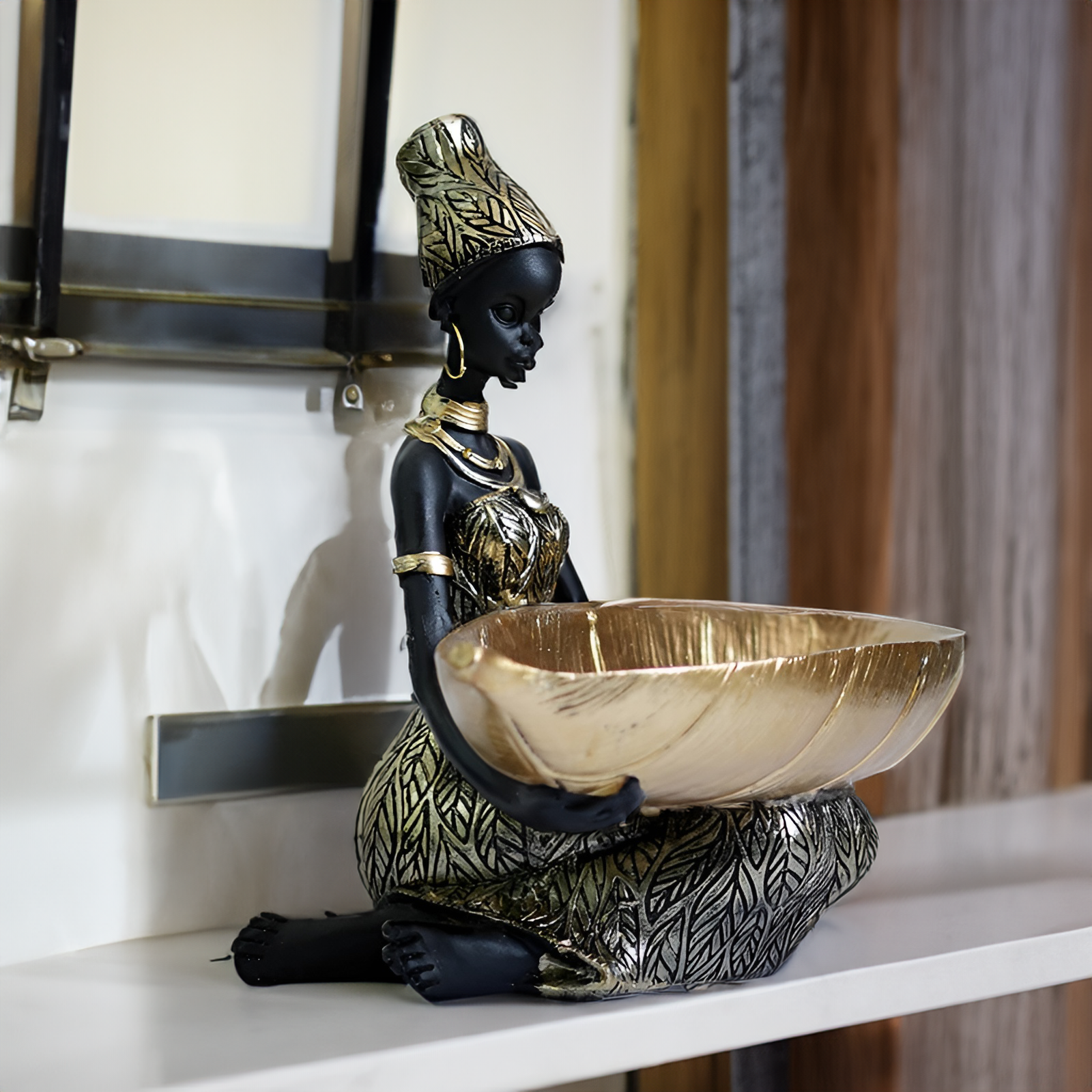 SmartArt - Schlüsselhalter Skulptur Frauenfigur aus