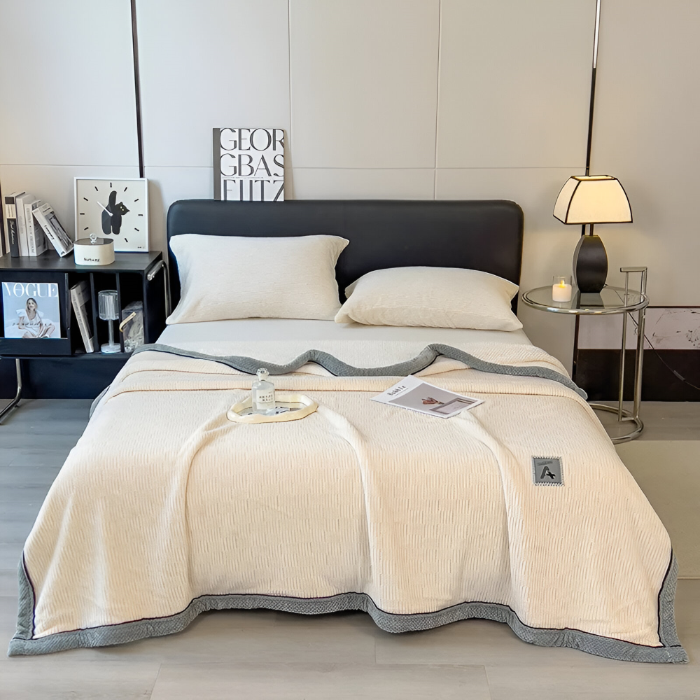 Luxuriöse Samt Polyester Kuscheldecke - Stilvolle Gemusterte Decke