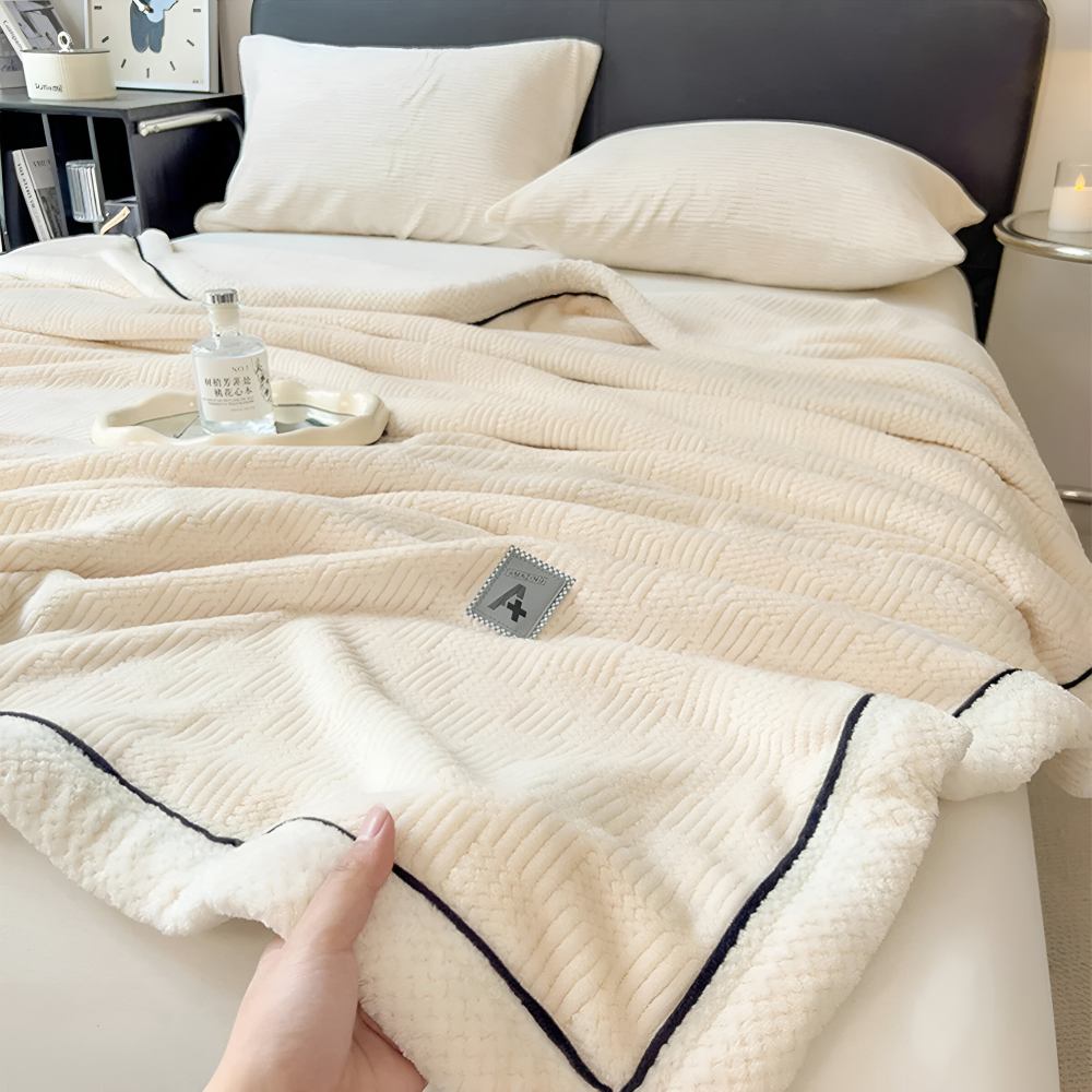 Luxuriöse Samt Polyester Kuscheldecke - Stilvolle Gemusterte Decke
