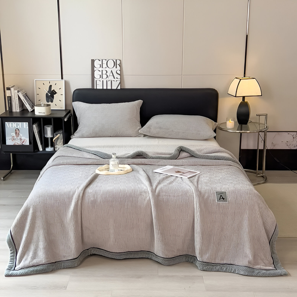 Luxuriöse Samt Polyester Kuscheldecke - Stilvolle Gemusterte Decke