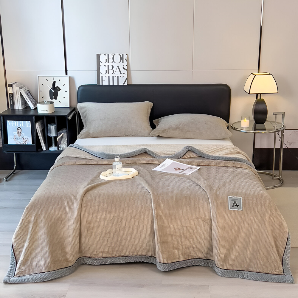 Luxuriöse Samt Polyester Kuscheldecke - Stilvolle Gemusterte Decke