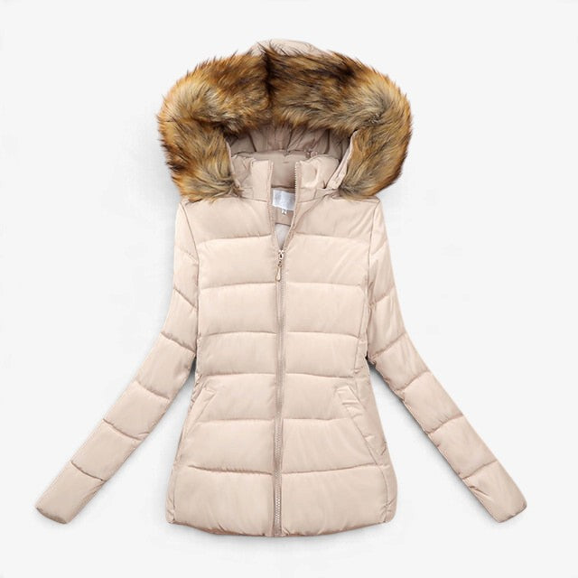 Frostelle - Steppjacke mit Kunstfellkapuze und taillierter Passform