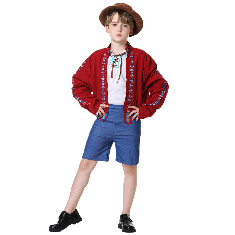 Traditionelles Trachtenoutfit für Jungen mit Hut