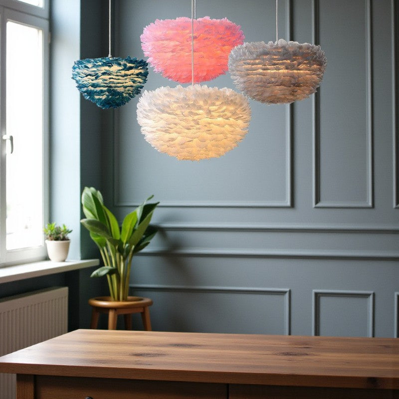 LED-Hängeleuchte mit federinspiriertem Design für Innenraumambiente