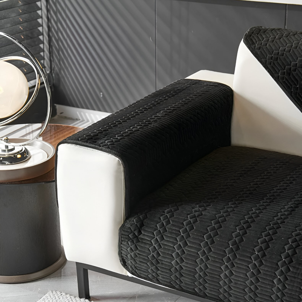 Premium Plüschsamt Sofabezug - Stilvoller Schwarzer Sofabezug mit Anti-Rutsch Beschichtung & Geometrisches Muster