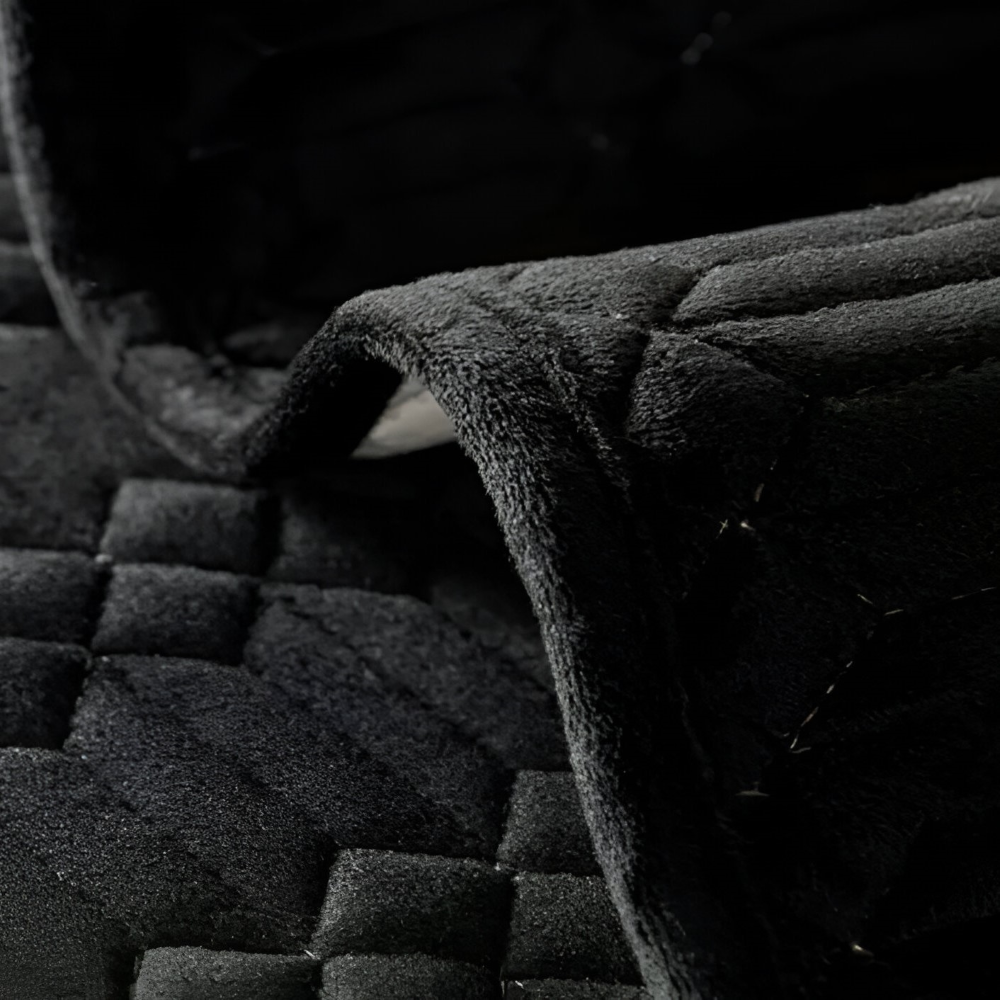 Premium Plüschsamt Sofabezug - Stilvoller Schwarzer Sofabezug mit Anti-Rutsch Beschichtung & Geometrisches Muster