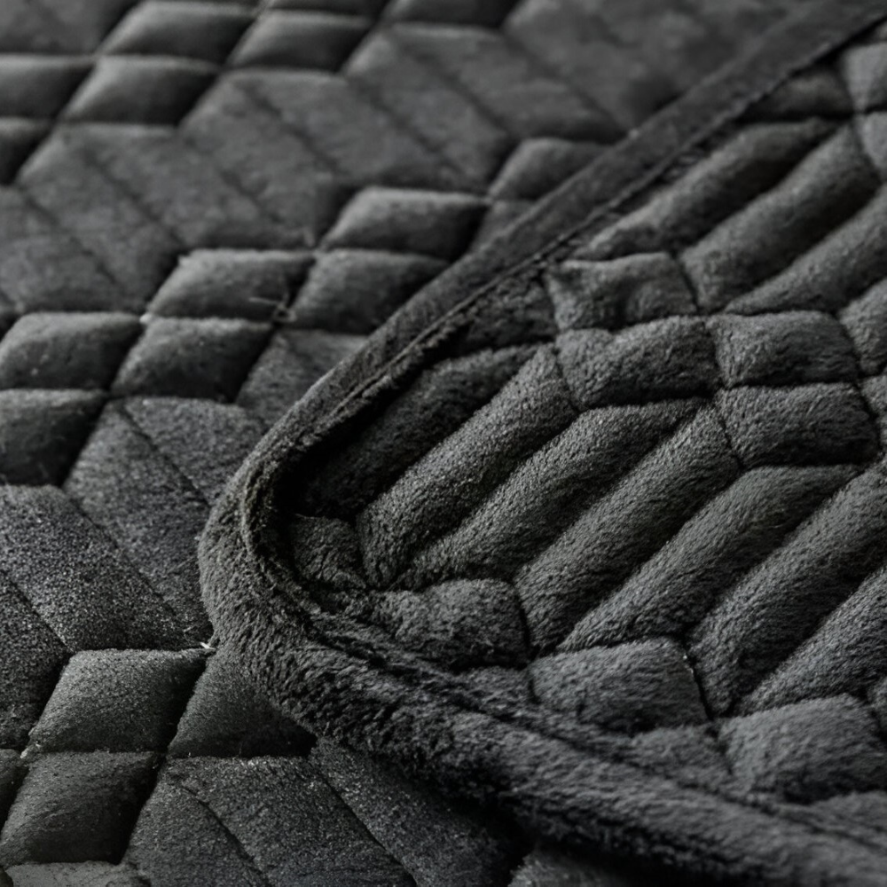 Premium Plüschsamt Sofabezug - Stilvoller Schwarzer Sofabezug mit Anti-Rutsch Beschichtung & Geometrisches Muster