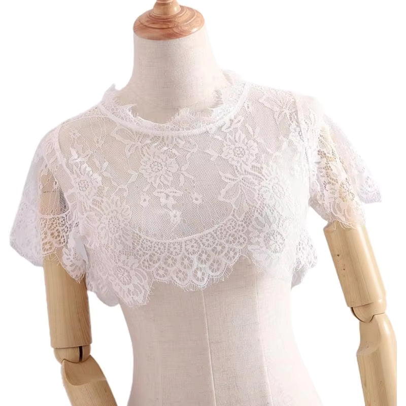 Dirndlbluse für Damen mit kurzen Ärmeln