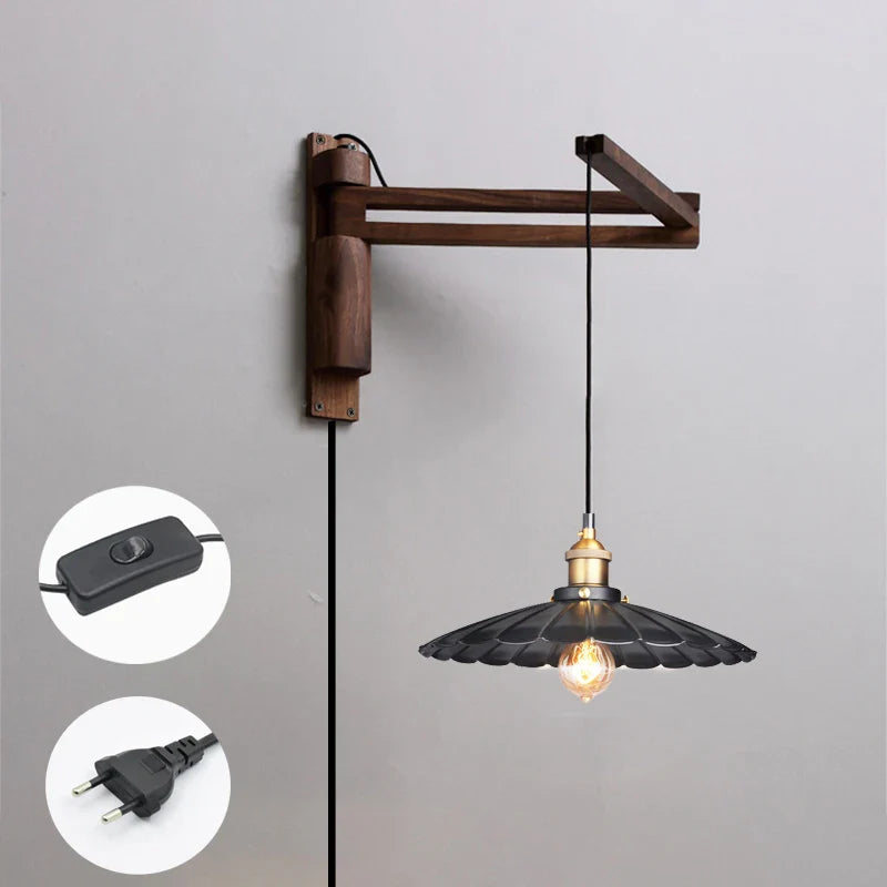 Brio - Wandleuchte aus Holz mit verstellbarem Arm und