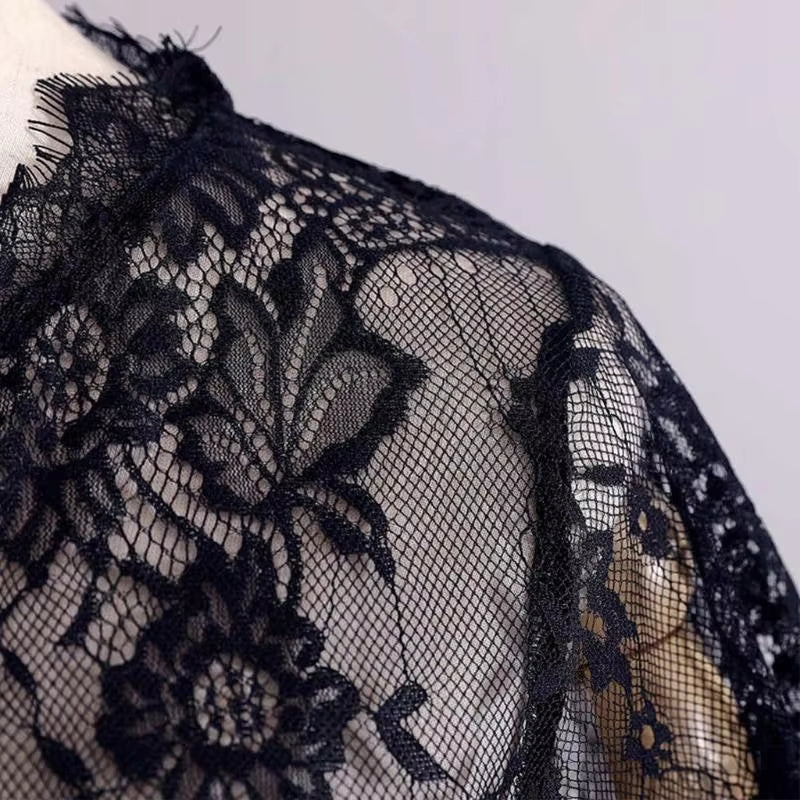 Dirndlbluse für Damen mit kurzen Ärmeln
