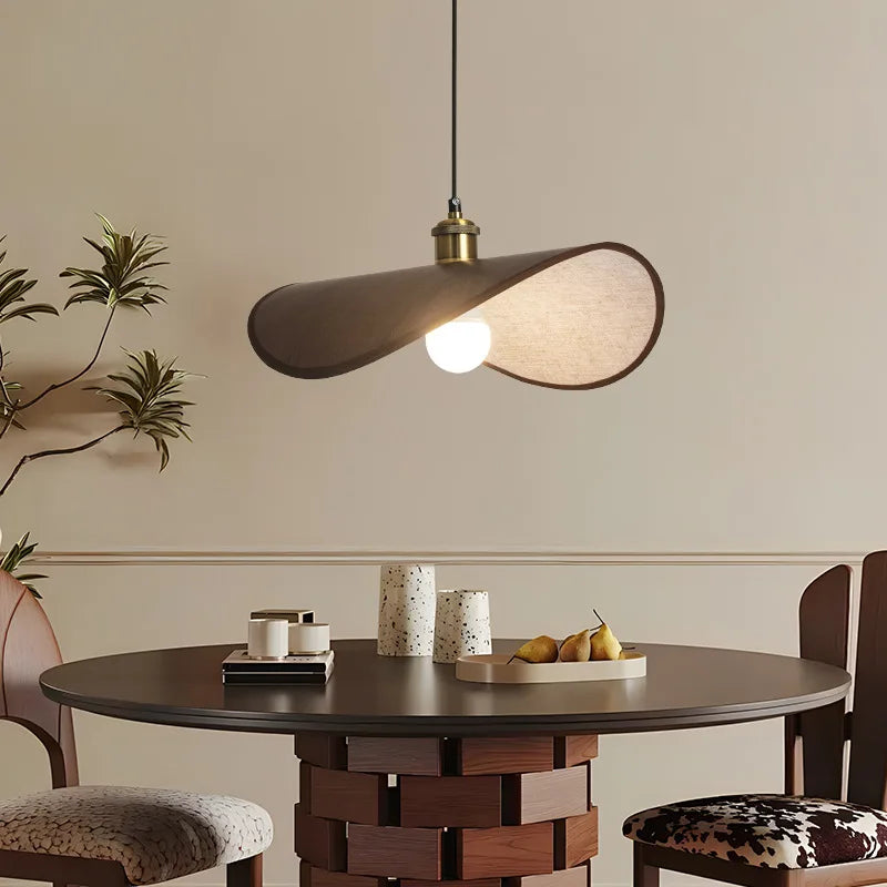 Solara - Wabi-Sabi-Strohhut-Hängeleuchte mit warmem Licht