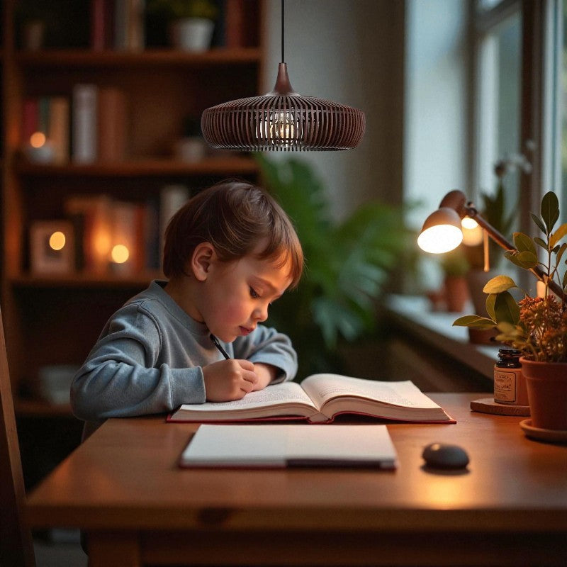 Holz-Pendelleuchte für eine warme und friedliche Atmosphäre