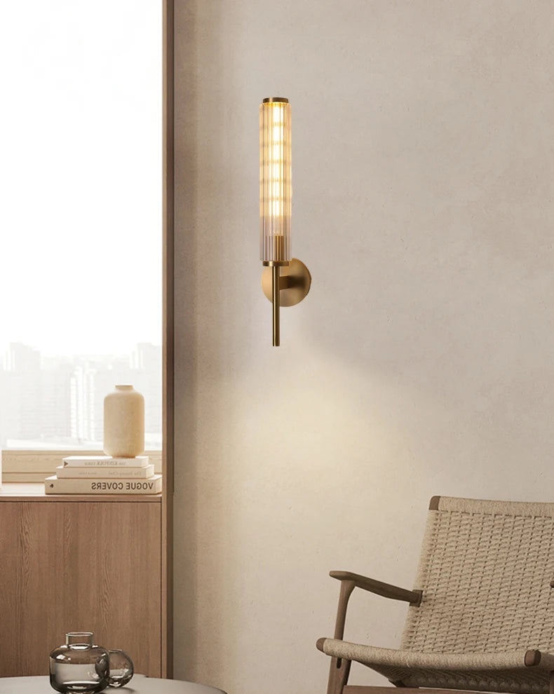 Mureto - Goldene Wandleuchte mit klarem Glasschirm und