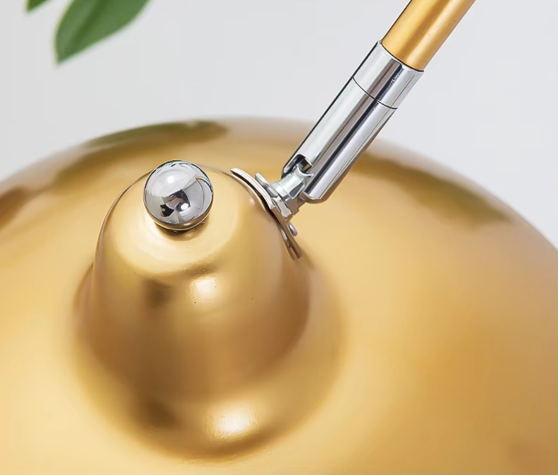 Alta - Goldene Stehleuchte mit Marmorsockel