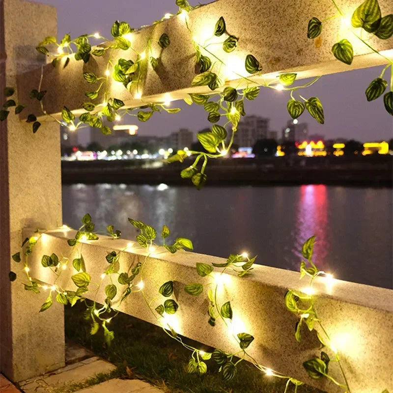 Ketta - Solarbetriebene Lichterkette mit Blumen und Blättern