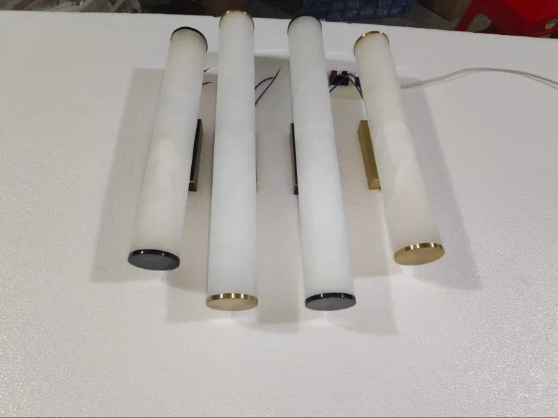 Minimalistische - Wandleuchte aus Kupfer und Marmor