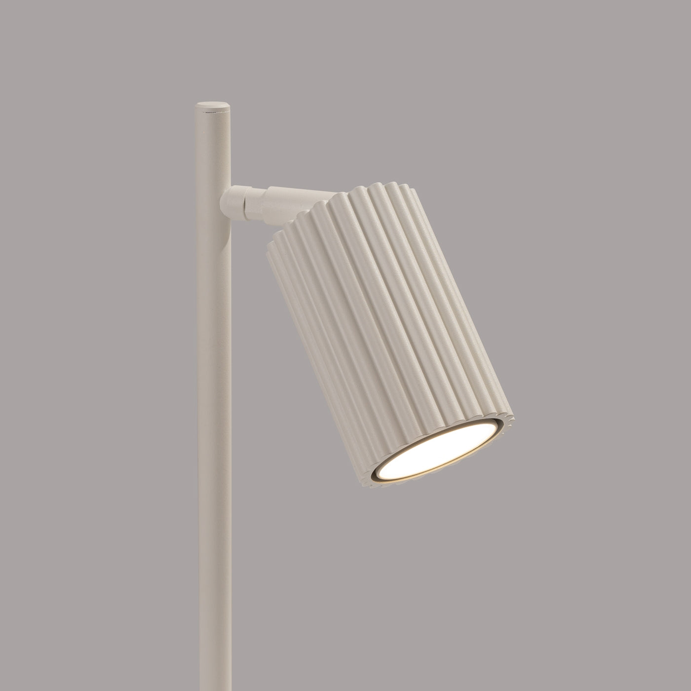 Mirela - Beigefarbene Aluminium-Tischleuchte