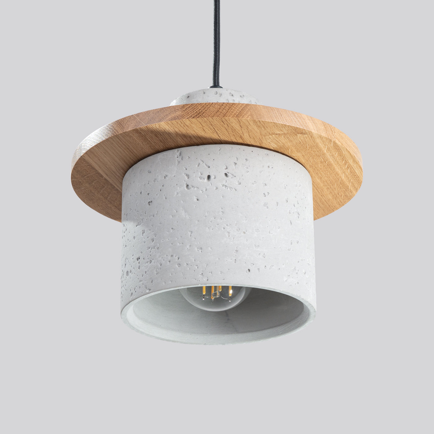 Plafona - Pendelleuchte aus Beton und Holz, Fassung E27