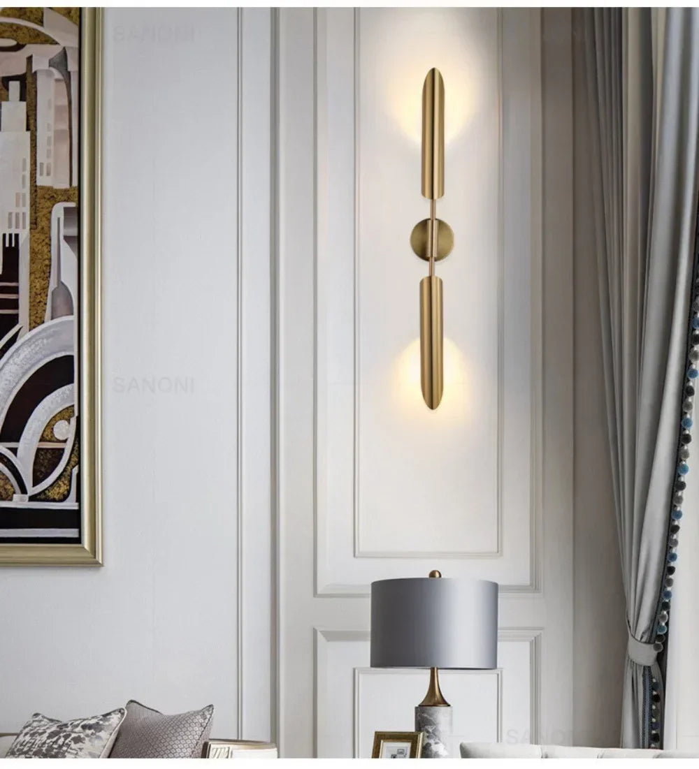 Lateralis - Goldene Wandleuchte mit klarem Glasschirm und
