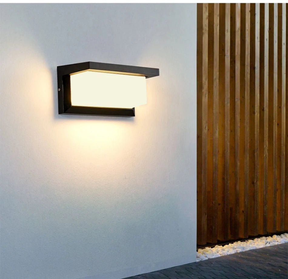 Natura - IP65 LED-Außenwandleuchte mit Radarsensor