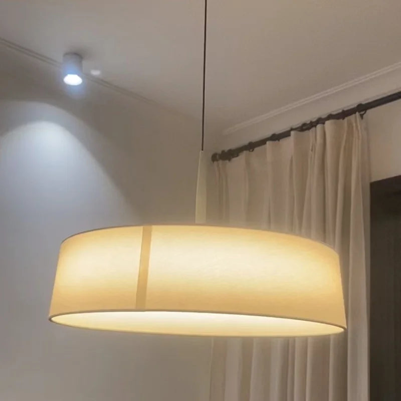 Minimalistische - LED-Pendelleuchte mit Stoffschirm