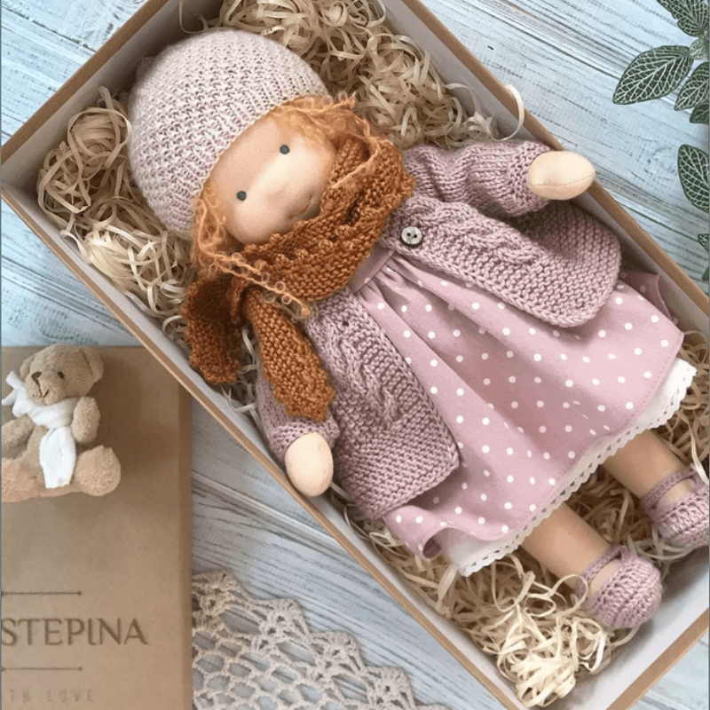 TaleSprout - Handgefertigte Waldorf-Puppe aus Weichen Naturmaterialien