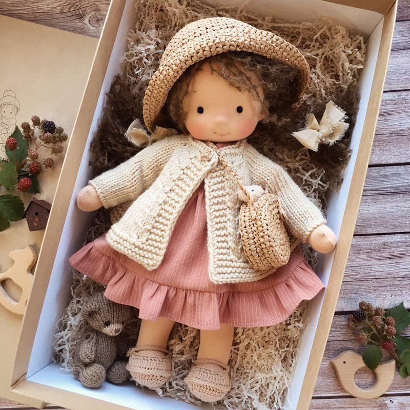 TaleSprout - Handgefertigte Waldorf-Puppe aus Weichen Naturmaterialien