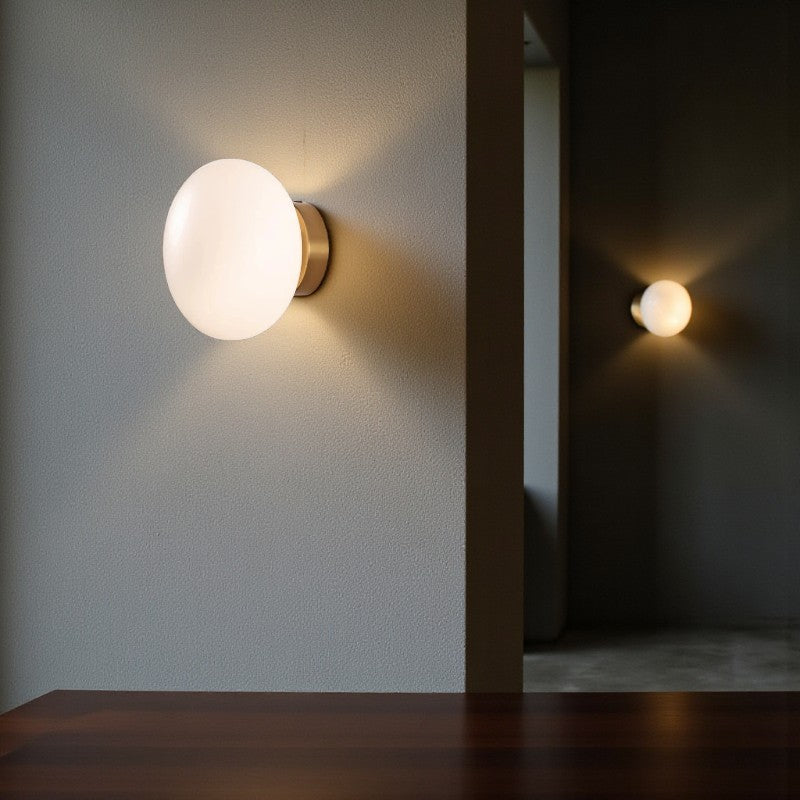 Moderne Wandleuchte mit Messing-Finish für elegante Wohnbeleuchtung