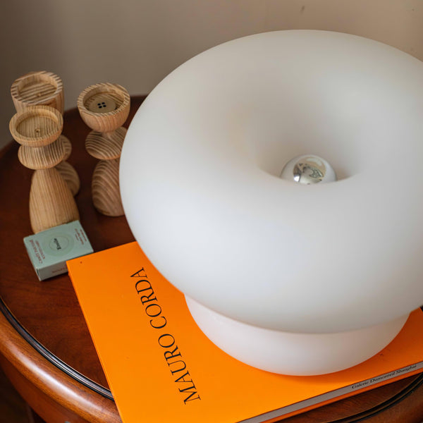 Donutförmige - Tischleuchte aus Glas und Metall