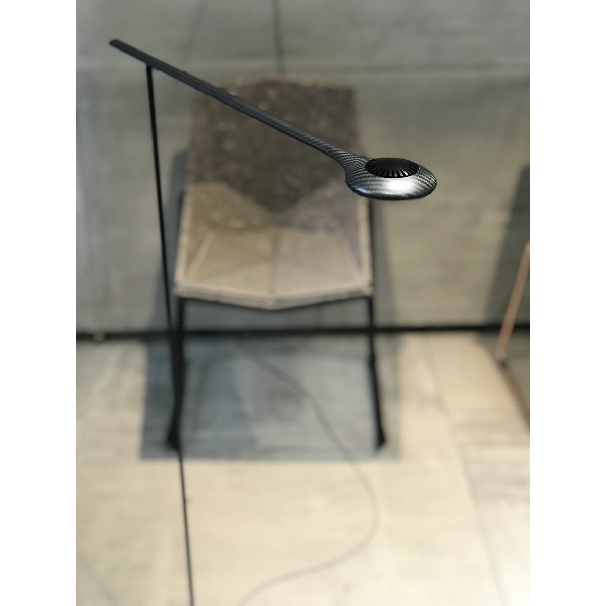 Pilaro - Stehleuchte in Carbon-Optik